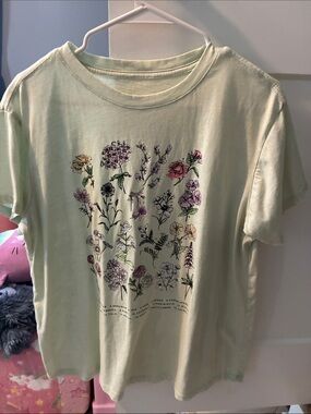 Light Green Floral Graphic Short Sleeve Tee
